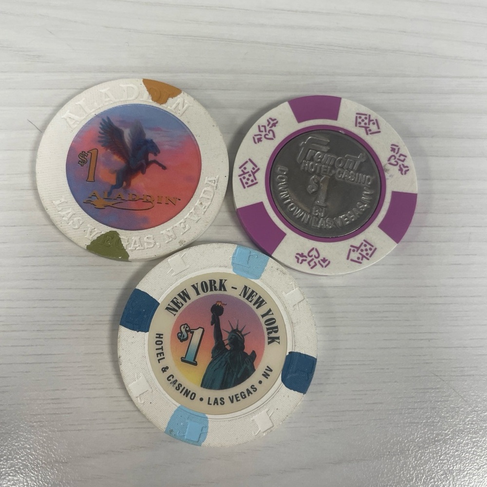 Las Vegas $1 Casino Poker Chip Set of 3